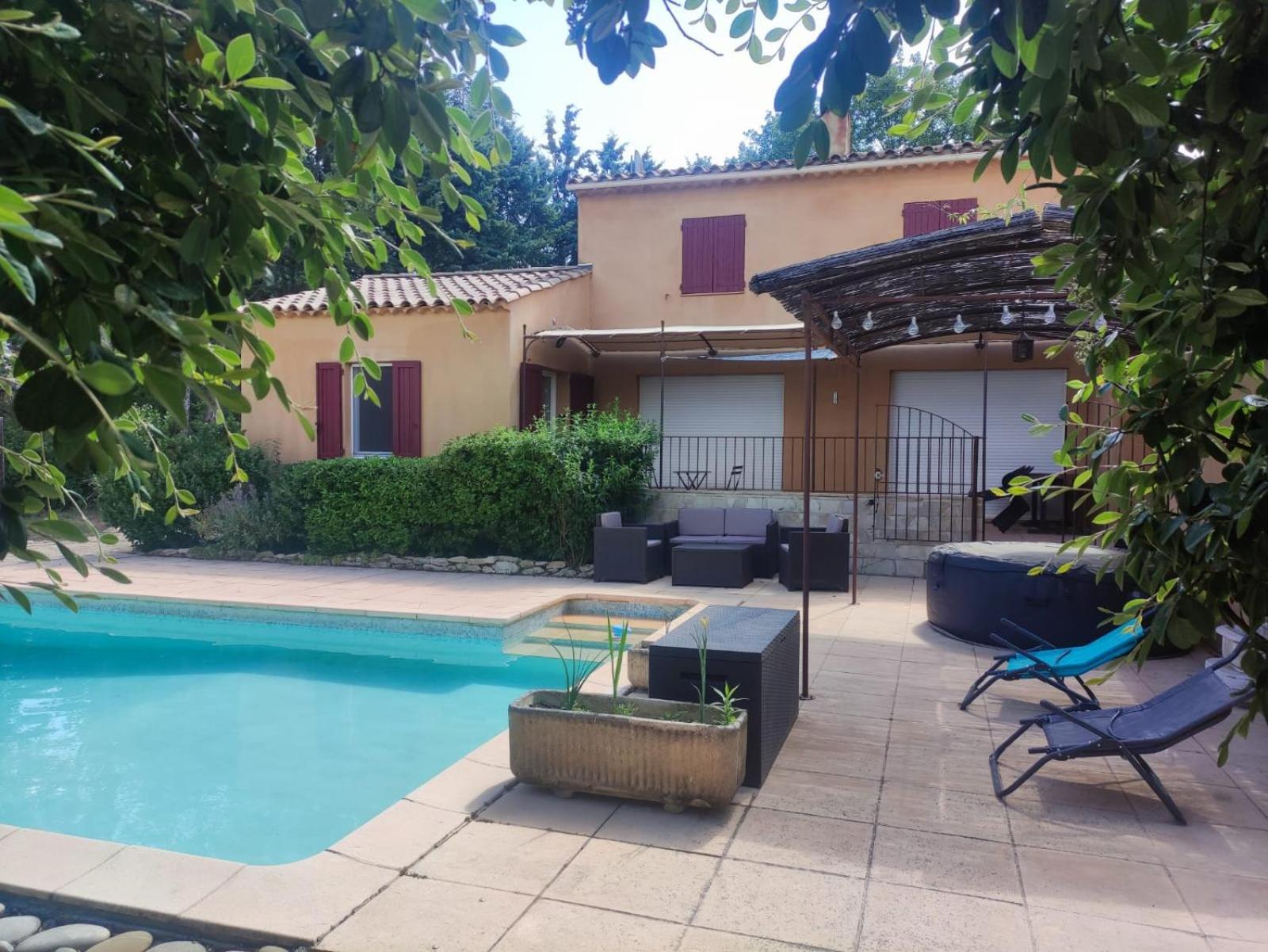 Studio 25M2 Avec Piscine Et Spa, Proche Iter Et Cadarache Valensole Exterior foto